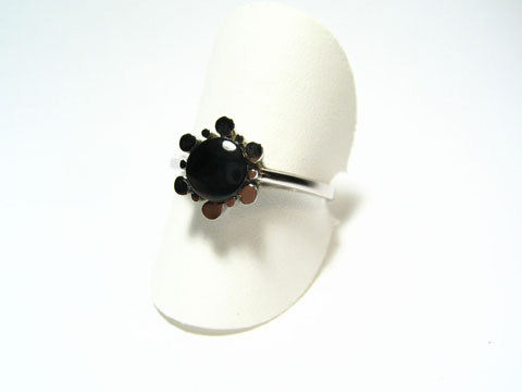Feiner Designer Silber Ring rhodiniert mit schwarzem Onyx, Hersteller Juwelier Harnisch, verstellbarer Ring in elegantem Design.