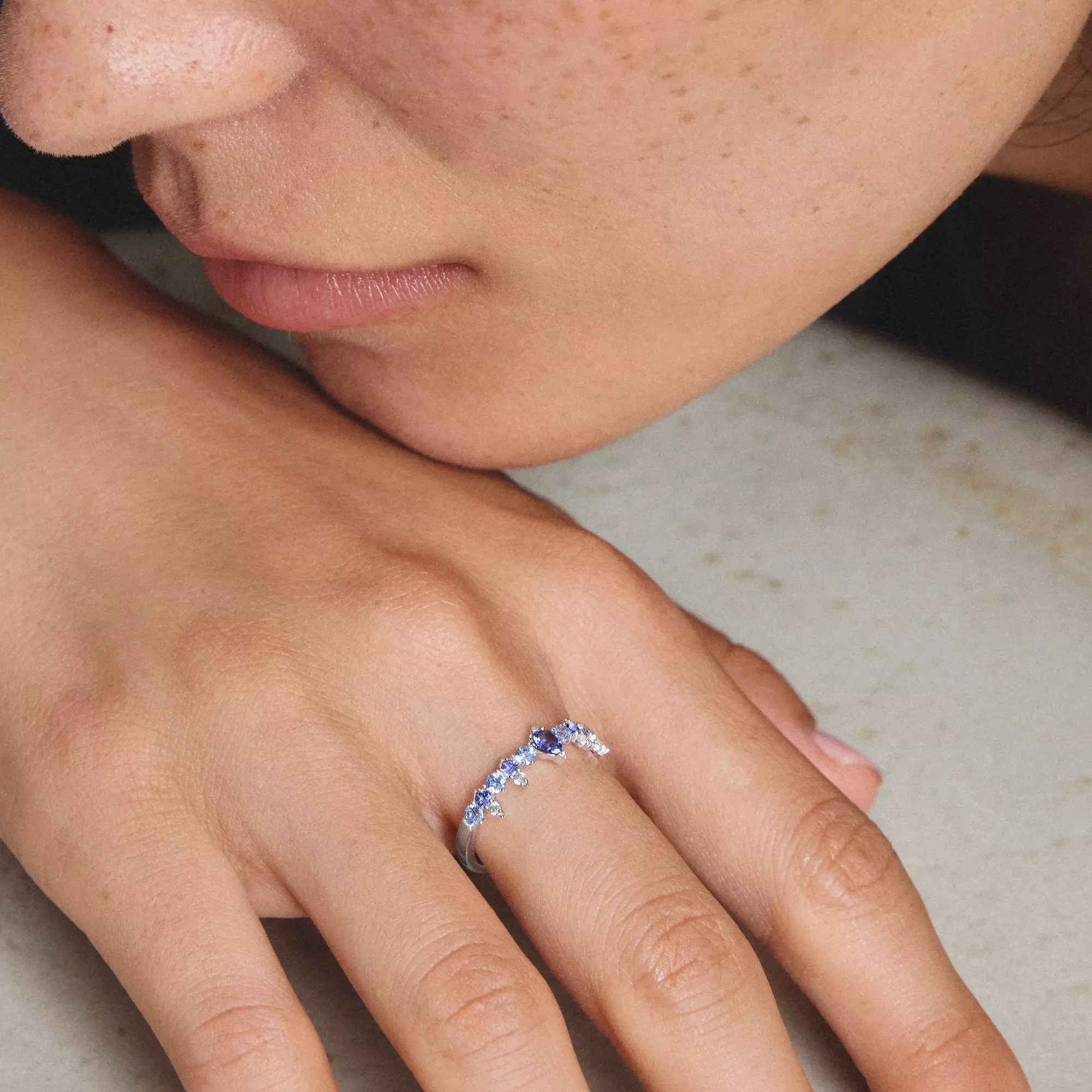 Thomas Sabo Ring mit blauen Steinen – Silber – Zirkonia – 5,6 mm hoch – Ansicht 4