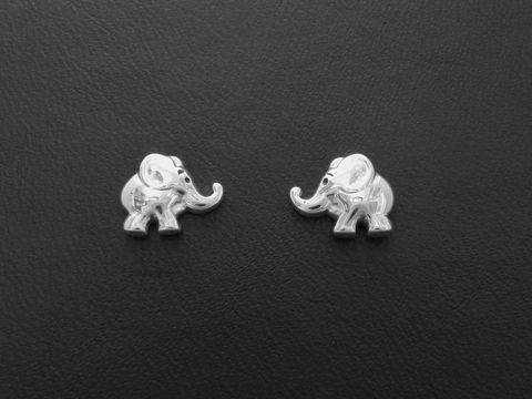 Silber Ohrringe in Elefantenform, LACK SCHWARZ auf schwarzem Hintergrund, hergestellt von Juwelier Harnisch, ideal für Kinder.
