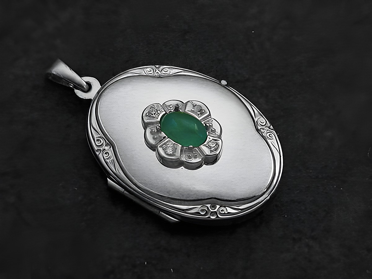 Smaragdgrüner Medaillon Cabochon in Weißgold 585 mit Brillanten, hergestellt von Juwelier Harnisch, elegantes Design und zeitlose Schönheit.