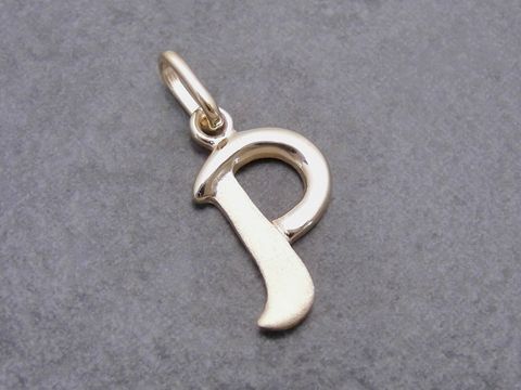 Buchstabenanhänger P in teilmattiertem Gold 333 vom Hersteller Juwelier Harnisch, elegant gestaltet und ideal für persönliche Akzente.