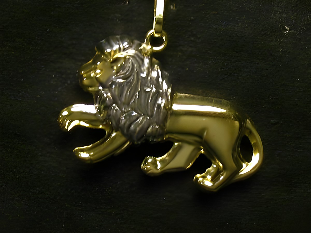 Löwe Gold Anhänger in Bicolor für das Sternzeichen Löwe, Hersteller Juwelier Harnisch, 23 mm, detailreiche Gestaltung des Löwen mit glänzender Oberfläche.