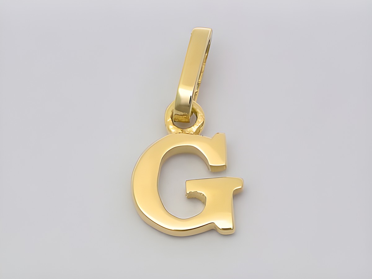 Gold Buchstaben Anhänger Buchstabe G des Herstellers Juwelier Harnisch, glänzende Oberfläche und elegantes Design, ideal als persönliches Schmuckstück oder Geschenk für besondere Anlässe.