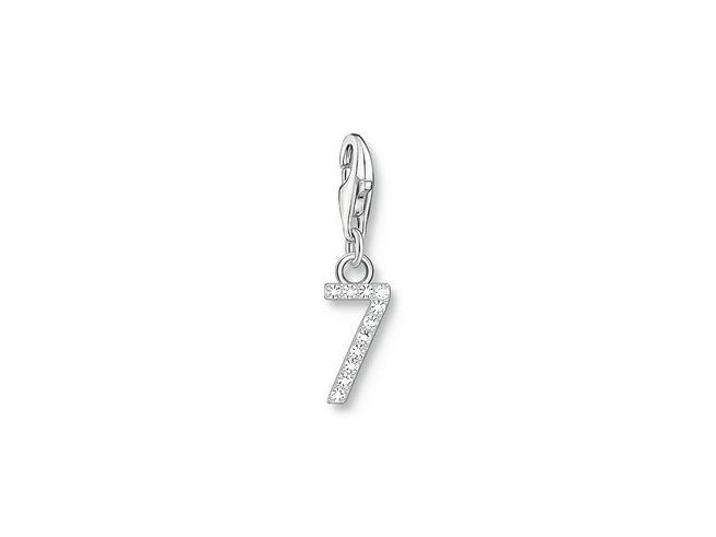 Charm-Anhänger von Thomas Sabo in Silber mit der Zahl 7, besetzt mit Zirkonia, ideal für die Personalisierung von Schmuckstücken und als modisches Accessoire.
