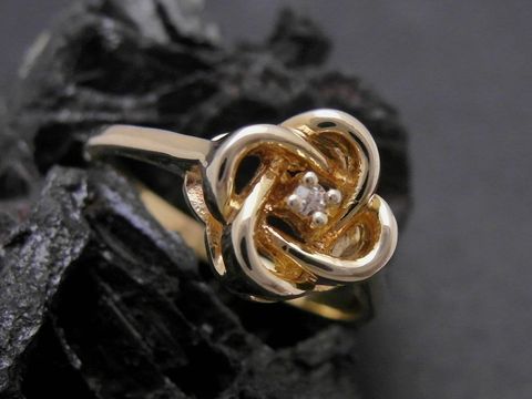 Gold Ring - symbolisch - Gold 333 - Diamant - Goldring - Gr. 53, Hersteller: Juwelier Harnisch, bis Gr. 54/17,5, mit einem eleganten design und strahlendem Diamanten.