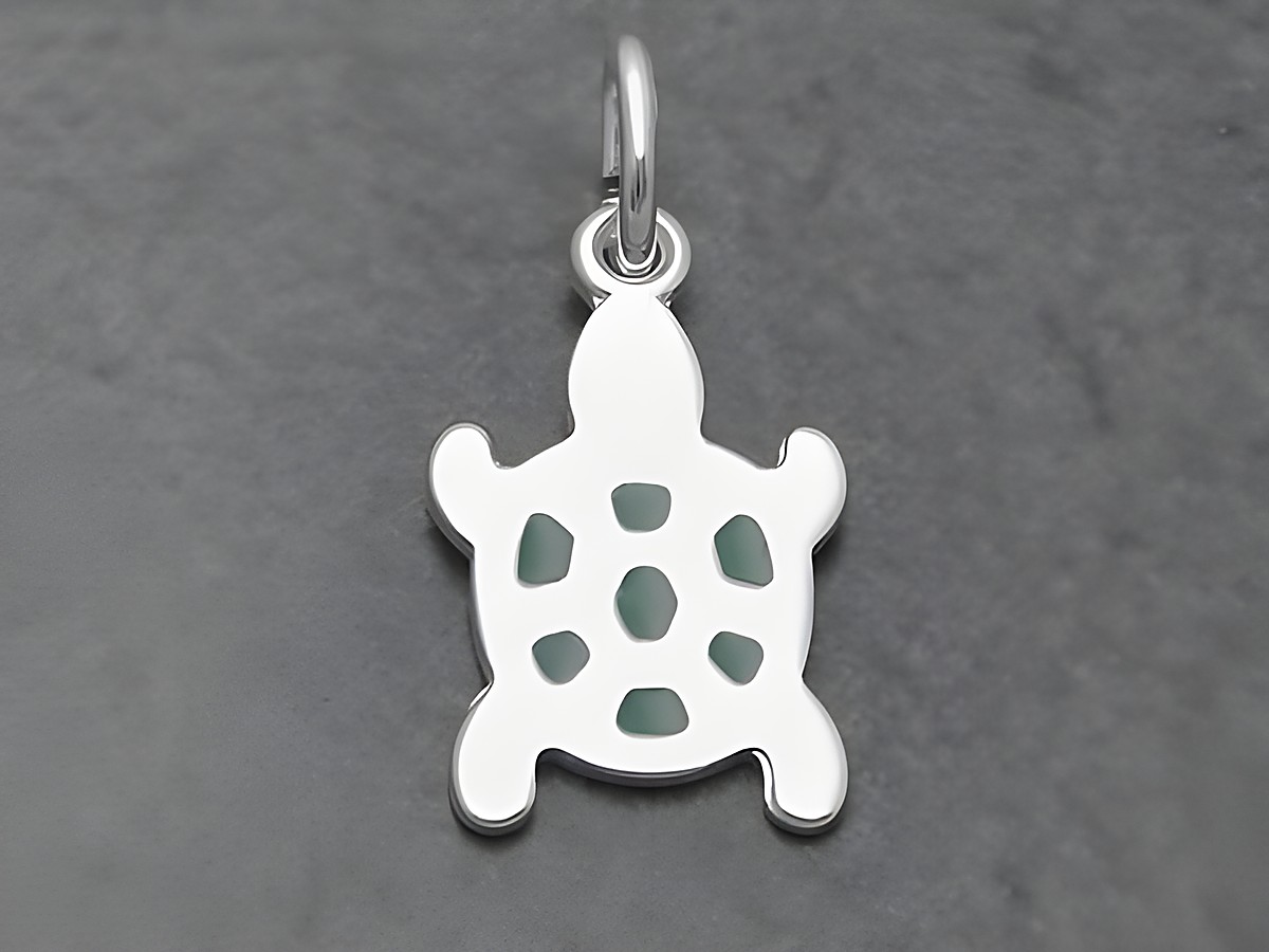 Grüner Schildkröte Anhänger aus Sterling Silber mit lackiertem grünem Muster, ideal für Kinder, Hersteller Juwelier Harnisch.