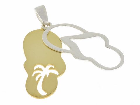 Anhänger in Form einer Badelatsche mit eingravierter Palme, aus Silber und teilvergoldet, ideal für Sommer, Strand und Freizeit. Hersteller: Juwelier Harnisch.