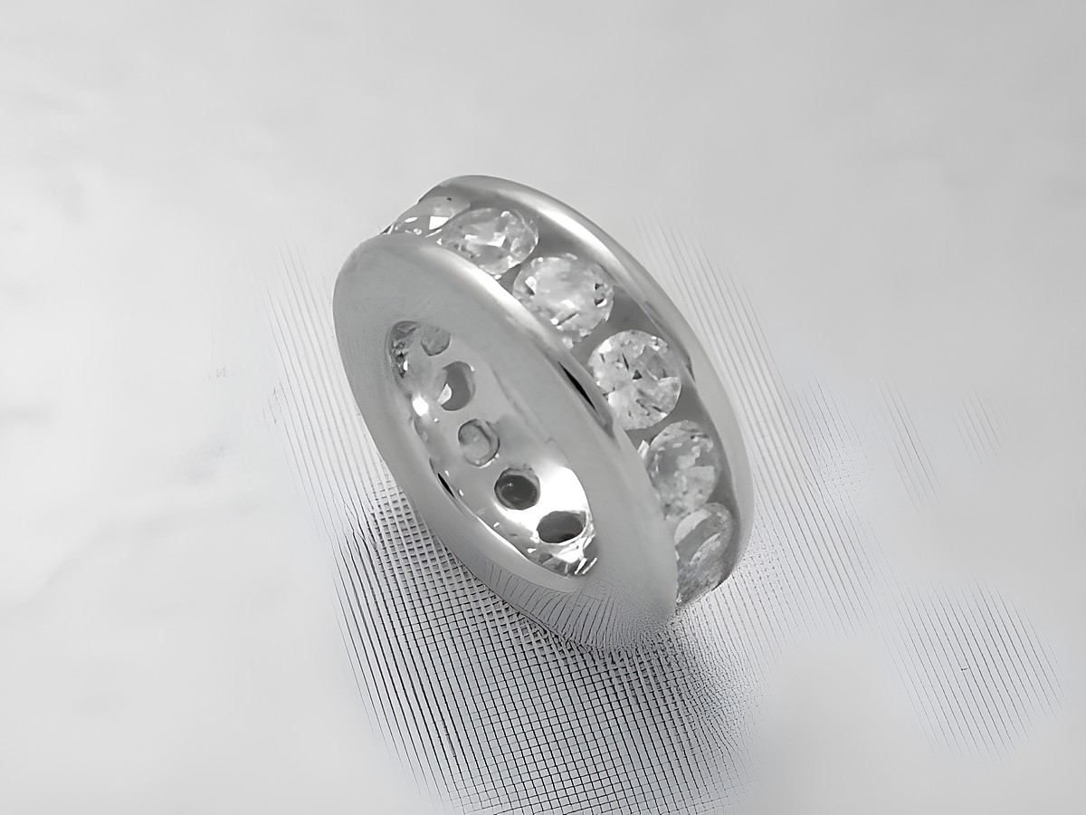 Süßer filigraner Memorie Taufring 925 Sterling Silber von Juwelier Harnisch, glänzende Zirkonia-Steine sind rundum eingearbeitet und verleihen dem Ring eine elegante Ausstrahlung.