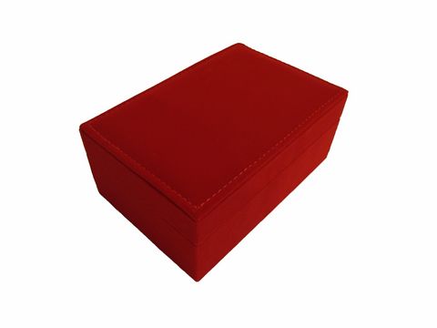 Rechteckiges Schmuckkästchen in rot, Größe 15 cm, Hersteller Juwelier Harnisch, ideal für Schmuck und Portemonnaies, elegant und praktisch.