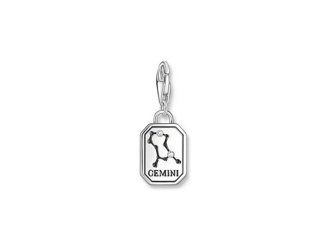 Charm-Anhänger von Thomas Sabo aus geschwärztem Silber mit dem Sternzeichen Zwilling und Zirkonia, zeigt das Symbol für Zwillinge und die Gravur GEMINI.