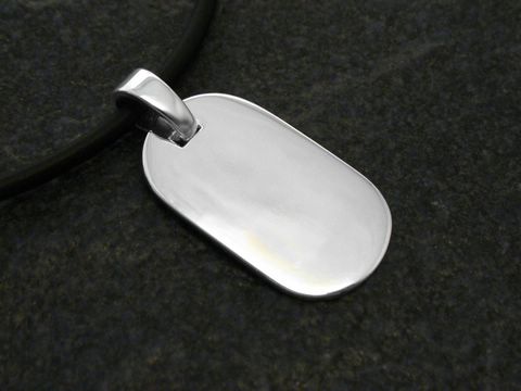 Gravurplatte oval aus Sterling Silber, doppelt poliert, schlichtes Design, Hersteller Juwelier Harnisch. Ideal für individuelle Gravuren und als persönliches Geschenk.