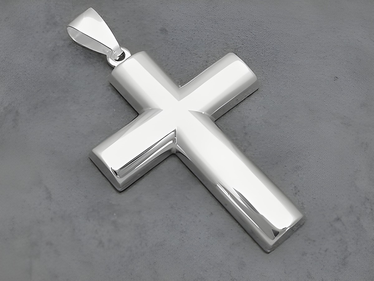 Silber Anhänger in Form eines schlichten Kreuzes, Hersteller Juwelier Harnisch, mondän und elegant, ideal als Schmuckstück für jeden Anlass.