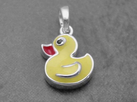 Niedlicher Enten Anhänger aus Sterling Silber mit lackierter Oberfläche in Gelb, Rot, Weiß und Schwarz, hergestellt von Juwelier Harnisch, ideal für Kinder.