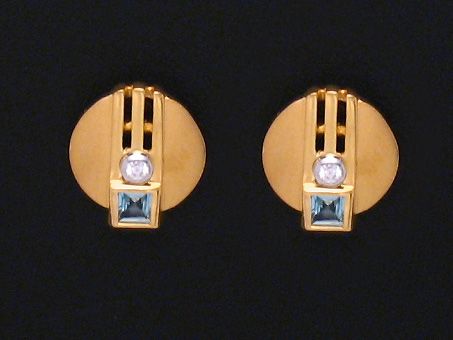 Gold Ohrringe elegant im Design mit Edeltopas und Zirkonia, hergestellt von Juwelier Harnisch, Topas. Die Ohrringe besitzen eine stilvolle, runde Form und verleihen jedem Outfit einen edlen Akzent.