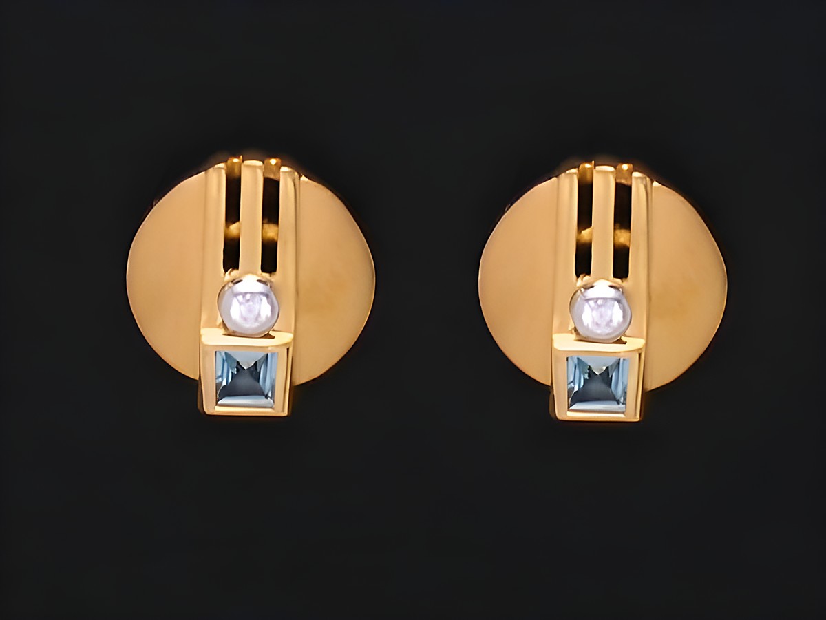 Gold Ohrringe elegant im Design mit Edeltopas und Zirkonia, hergestellt von Juwelier Harnisch, Topas. Die Ohrringe besitzen eine stilvolle, runde Form und verleihen jedem Outfit einen edlen Akzent.