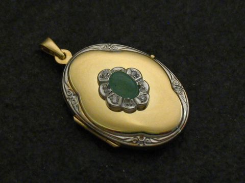 Aventurin grün Medaillon Cabochon Gold 333 bicolor mit Brillanten, vom Juwelier Harnisch, Gelbgold 333, kunstvoll gestaltet und elegant, ideal für besondere Anlässe.