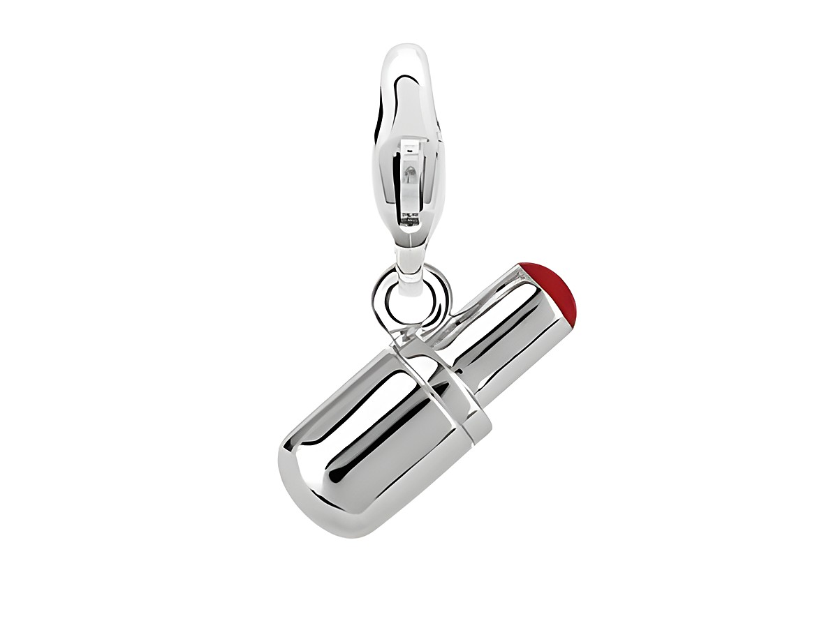 Ein silberner Charm in Form eines Lippenstifts mit rotem Lippenstiftaufsatz, hochwertig verarbeitet, von Ti Sento, Modell Hot lips 8112ER, ideal für Schmuckliebhaber und Accessoires.