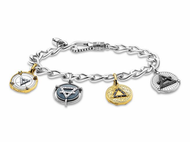 Ein elegantes Thomas Sabo Armband aus vergoldetem Sterling Silber mit drei dekorativen Anhängern. Das Armband misst 19,5 cm und vereint modernen Stil mit zeitloser Eleganz.