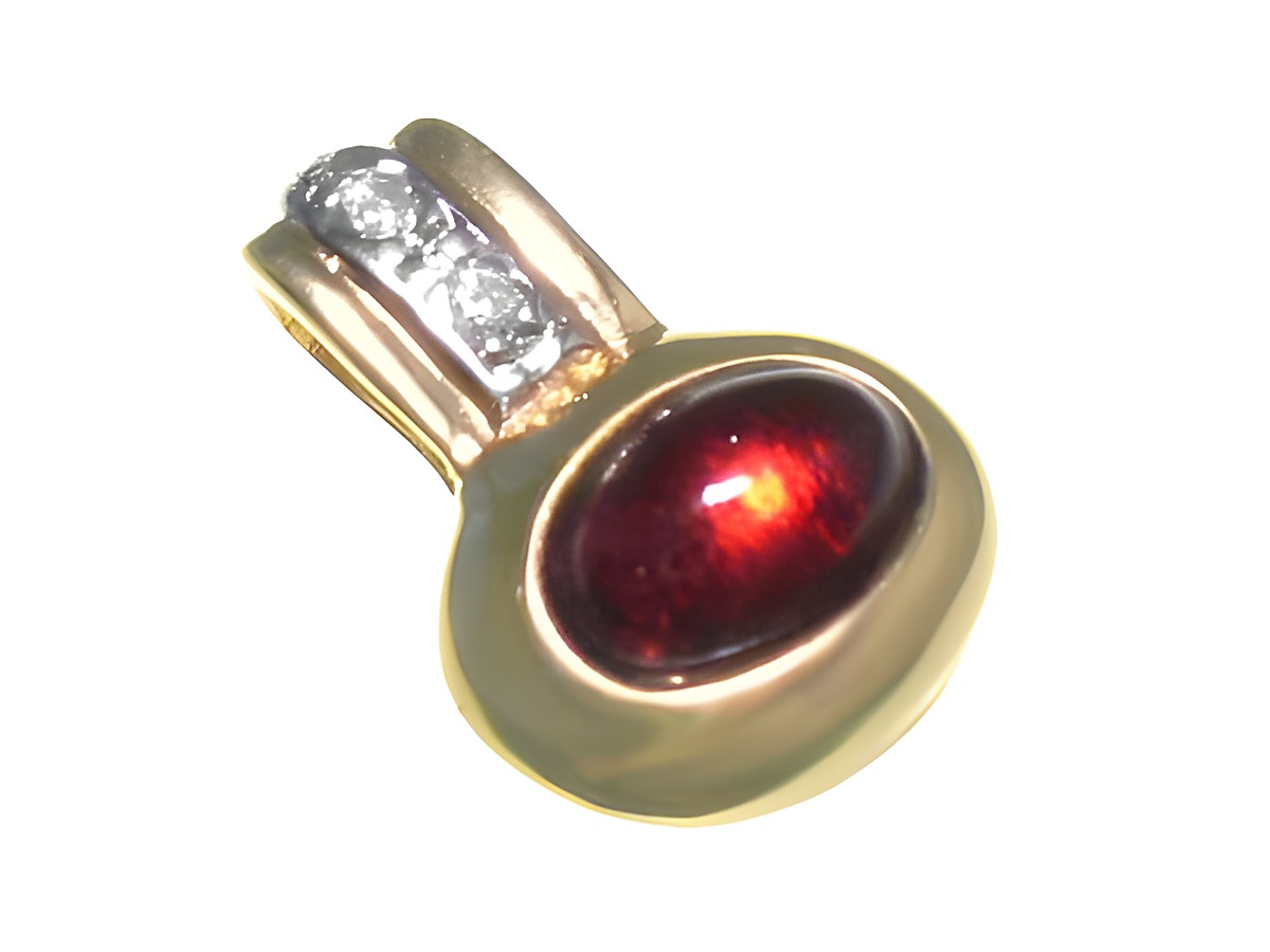 Diamant Gold 585 Anhänger bicolor mit rotem Edelstein und drei eingearbeiteten Diamanten, Hersteller Juwelier Harnisch, Maße 14 mm.