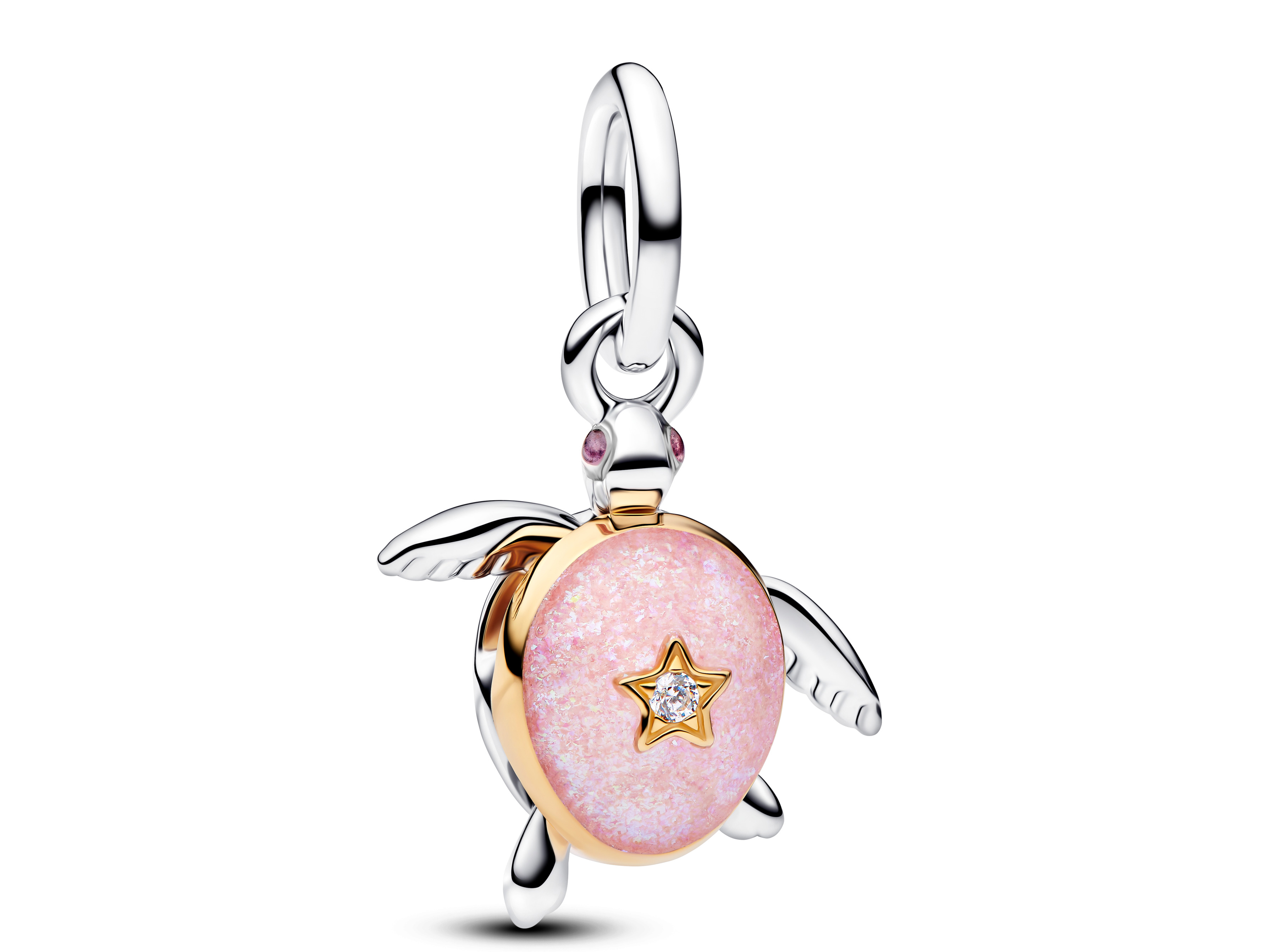 Charm in Form einer Schildkröte aus Silber mit gelbgoldvergoldeter Schale und pinkem Emaille, verziert mit einem Lab-Grown Diamanten und einem kleinen pinken Stein.
