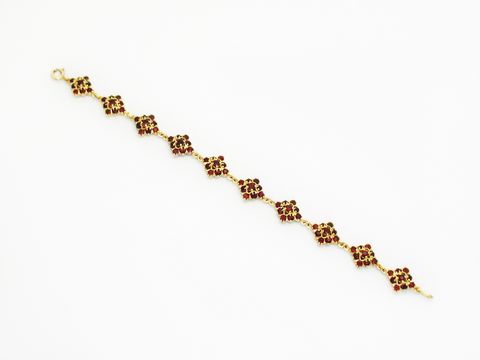 6029571-1 Granat Armband 19 cm mit Blüte in Silber vergoldet, hergestellt von Juwelier Harnisch, geschmackvoller Granatschmuck mit elegantem Design.