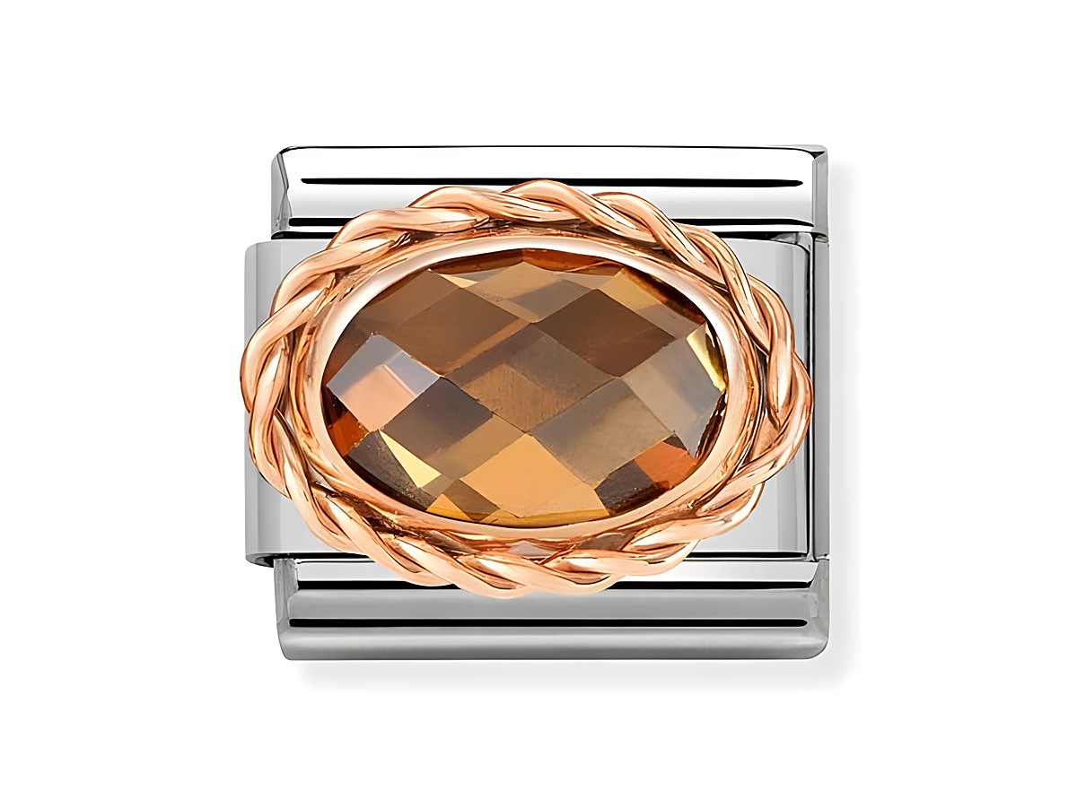 Edelstahl Charm von Nomination in Roségold mit einem ovalen Zirkonia Stein in Smoky Farbe, umgeben von einem geflochtenen Roségoldrand, elegant und stilvoll.