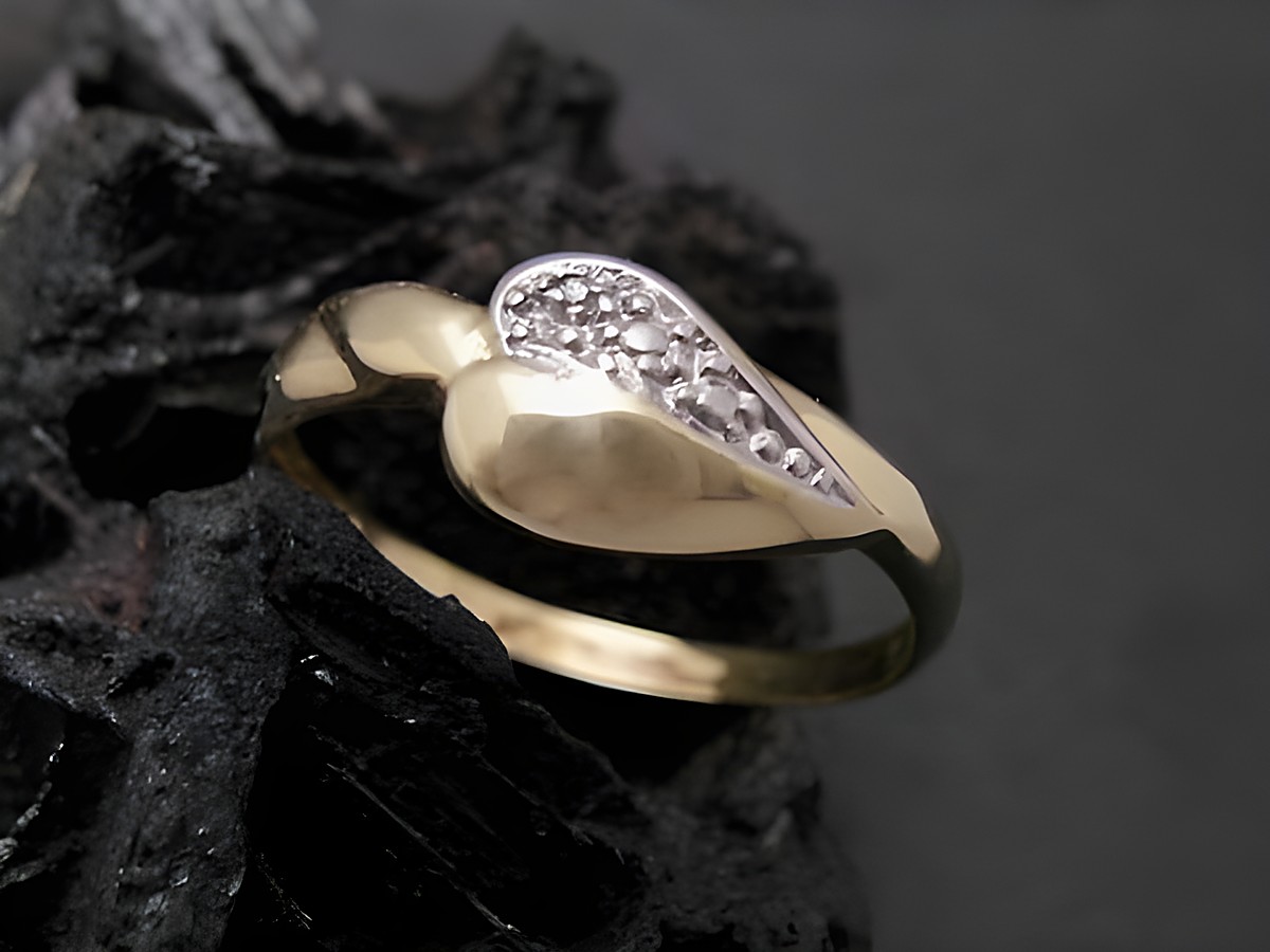Gold Ring symbolisch aus Gold 585 bicolor mit Diamanten, Goldring in Größe 55,5, Hersteller Juwelier Harnisch, geeignet bis Größe 56/18, elegant und einzigartig gestaltet.