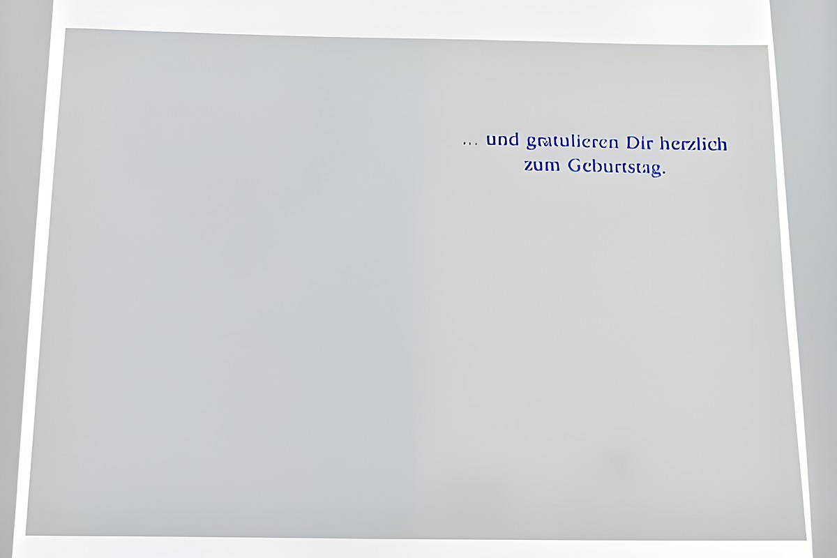 Die Geburtstagskarte zeigt innen eine blaue Schrift mit dem Text "... und gratulieren Dir herzlich zum Geburtstag." Hersteller ist Juwelier Harnisch, für Geburtstagskarten. – Ansicht 2