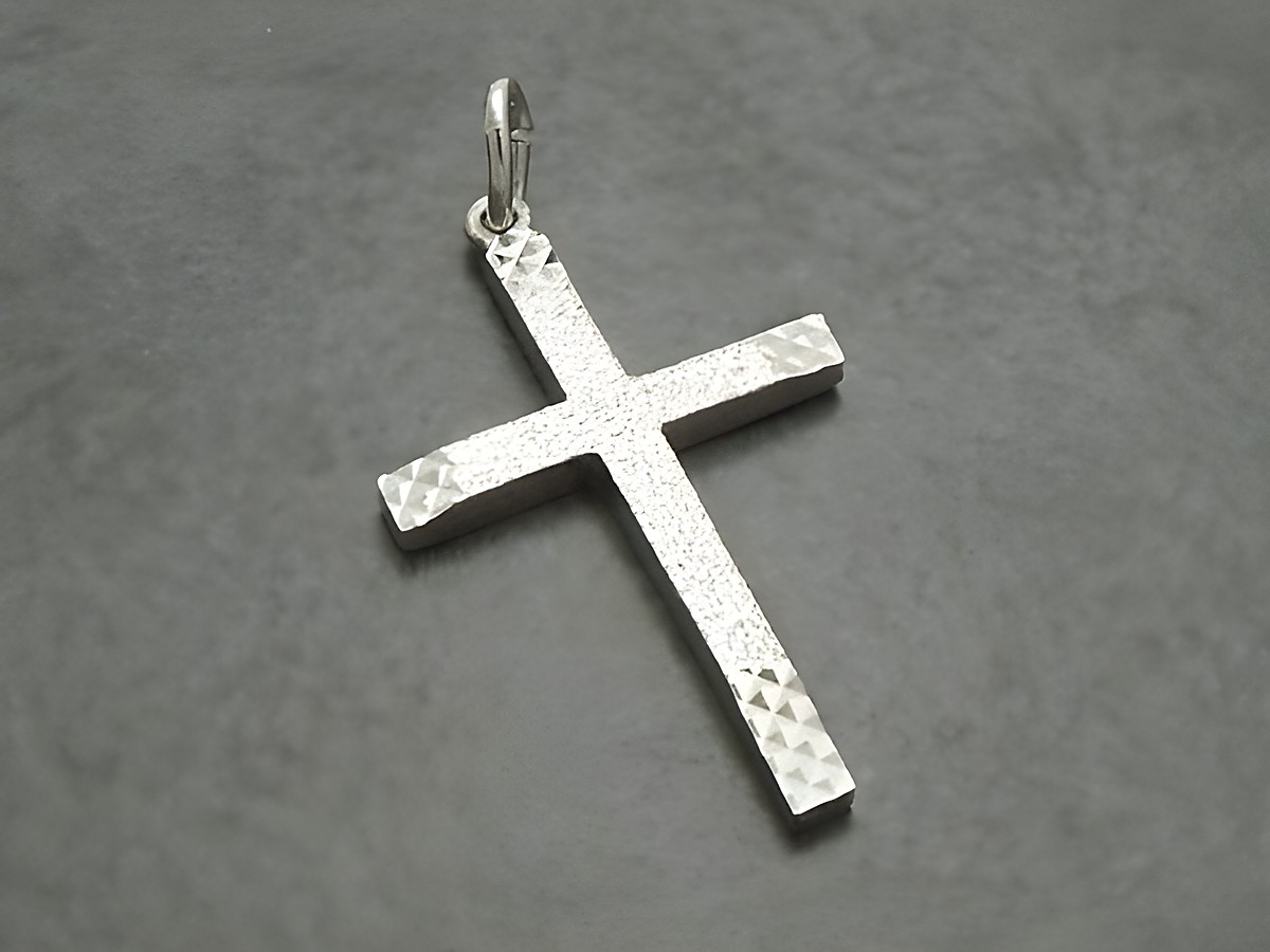 Kreuz Anhänger verziert echt Silber rhodiniert Hersteller Juwelier Harnisch mit Muster. Elegantes Design und hochwertige Verarbeitung für stilvolle Tragegelegenheit.