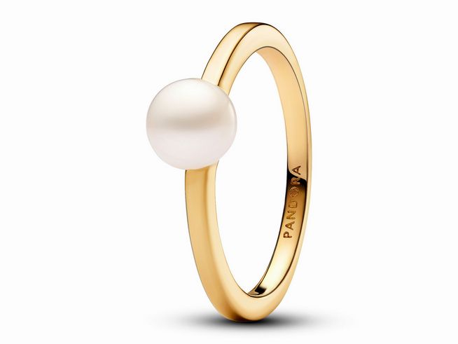 Zuchtperle Ring von Pandora in Gelbgold vergoldet mit einer weißen Zuchtperle, Größe 58. Elegantes und zeitloses Design, perfekt für stilvolle Anlässe.