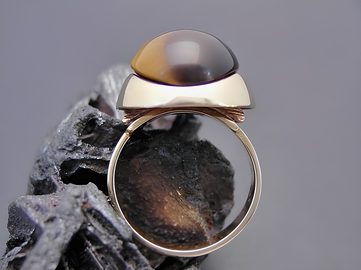 Pompöser Goldring in Größe 54-58 mit Tigerauge aus Gold 333, Hersteller Juwelier Harnisch, bis Größe 56/18, elegantes Design auf grauem Hintergrund. – Ansicht 2