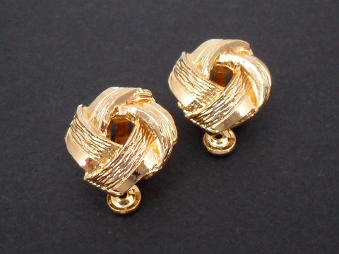 71935-0 Ohrclip 17,3 mm zeitlos goldfarben echte Goldauflage, Hersteller Juwelier Harnisch, elegantes Design mit gekreuzten, strukturierten Elementen, ideal für verschiedene Anlässe.