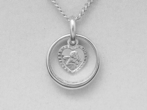 Taufring und Schutzengel in Herzform aus rhodiniertem Sterling Silber, verziert mit Zirkonia, hergestellt von Juwelier Harnisch, präsentiert sich elegant und symbolträchtig.
