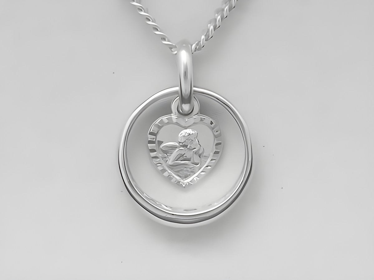 Taufring und Schutzengel in Herzform aus rhodiniertem Sterling Silber, verziert mit Zirkonia, hergestellt von Juwelier Harnisch, präsentiert sich elegant und symbolträchtig. – Ansicht 2