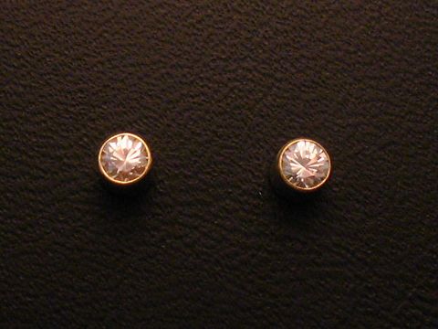 Ohrringe schick in Gold 333, graziös gestaltet mit funkelndem Zirkonia, hergestellt vom Juwelier Harnisch, ideal für stilbewusste Frauen.