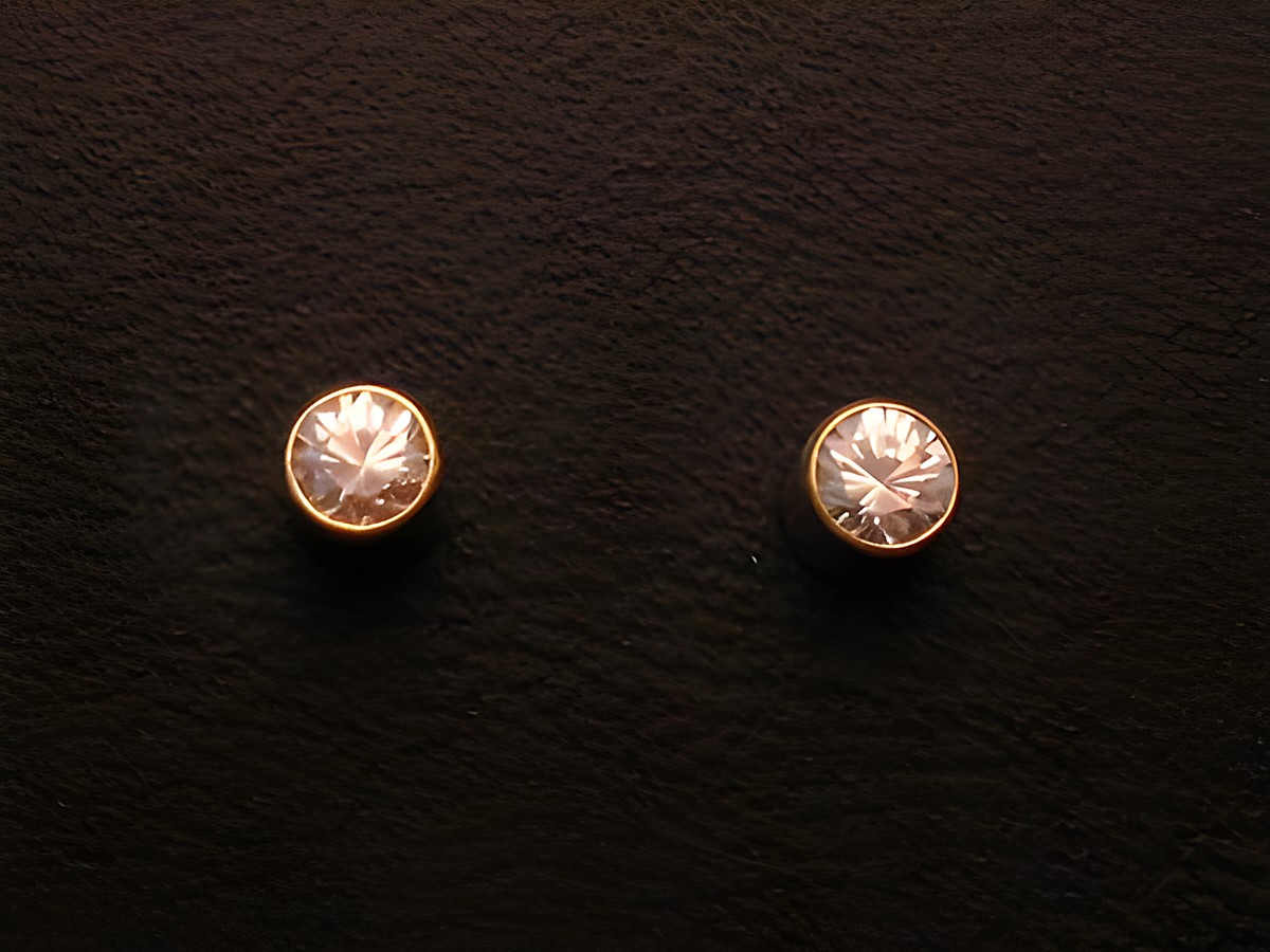 Ohrringe schick in Gold 333, graziös gestaltet mit funkelndem Zirkonia, hergestellt vom Juwelier Harnisch, ideal für stilbewusste Frauen.