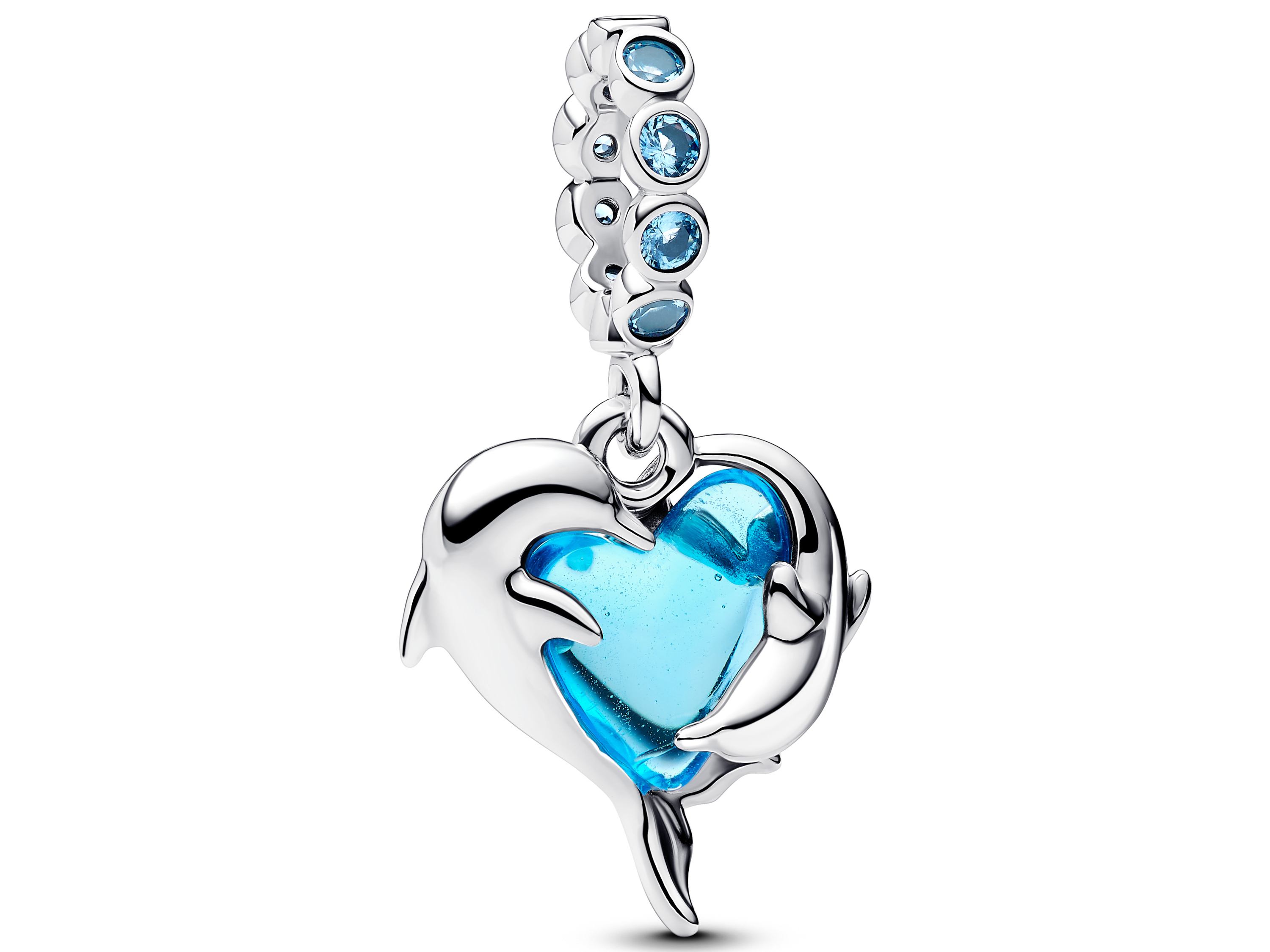 Blauer Muranoglas-Delphin-Charm aus Sterling Silber mit einem Herzen, umschlungen von einem stilisierten Delphin, verziert mit funkelnden blauen Steinen, elegant und modern.