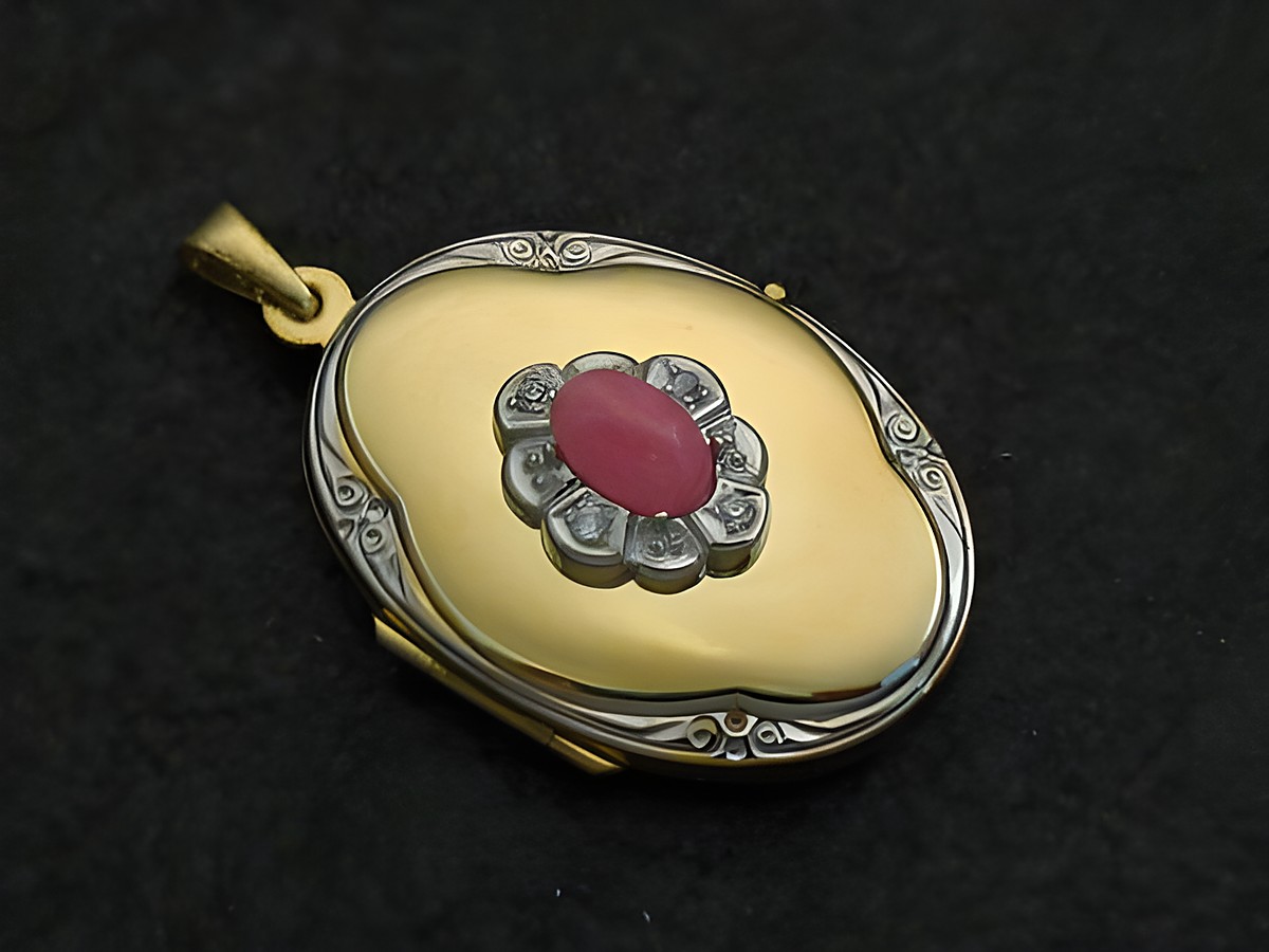 Rhodochrosit rosa Medaillon Cabochon Gold 333 bicolor mit filigraner Umrandung und brillantbesetztem Blumendesign, hergestellt von Juwelier Harnisch in hochwertigem Gold 333.