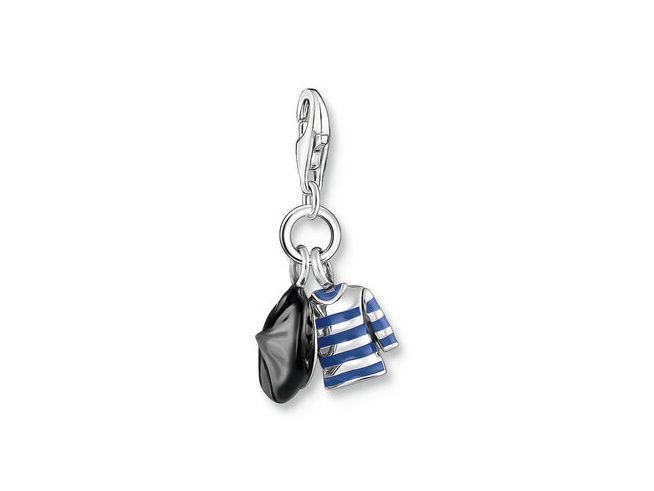 Charm-Anhänger von Thomas Sabo mit einer Baskenmütze und einem blau-gestreiften Bretonshirt aus Silber und Kaltemail in mehrfarbig, ideal für einen trendigen Look.