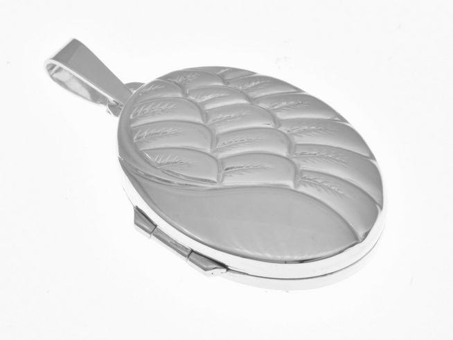 304369-0 Medaillon aus Sterling Silber, oval mit rhodinierten und teilmattierten Flügeln, magisch designt. Hersteller: Juwelier Harnisch, ideal für besondere Erinnerungen.