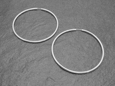 Silber Creolen 7 cm aus Sterling Silber mit 2,5 mm Durchmesser, hergestellt von Juwelier Harnisch, über 45 mm, elegant und zeitlos im Design.