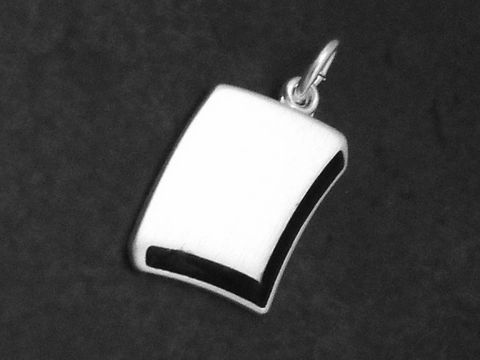 Gravurplatte Silber Anhänger modern mattiert Hersteller Juwelier Harnisch schlicht in eleganter Form. Ideal für persönliche Gravuren und als stilvolles Schmuckstück.