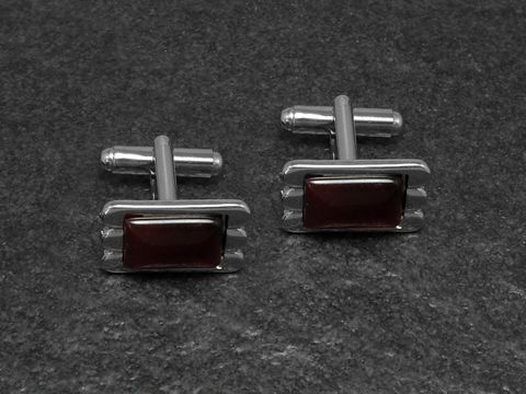 10451-0 Manschettenknöpfe in dunkelrot mit Design, Größe 19,4 mm, silberfarben von Juwelier Harnisch, elegante Accessoires für festliche Anlässe.