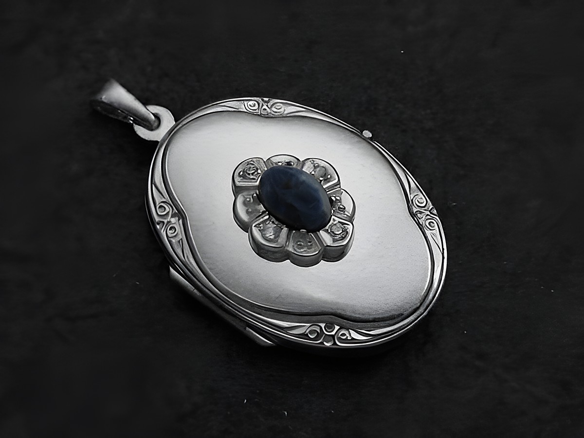 Medaillon aus Sterling Silber mit einem Sodalit blau Cabochon in der Mitte, umgeben von Zirkonia-Steinen, Hersteller Juwelier Harnisch, hochwertig verarbeitet.