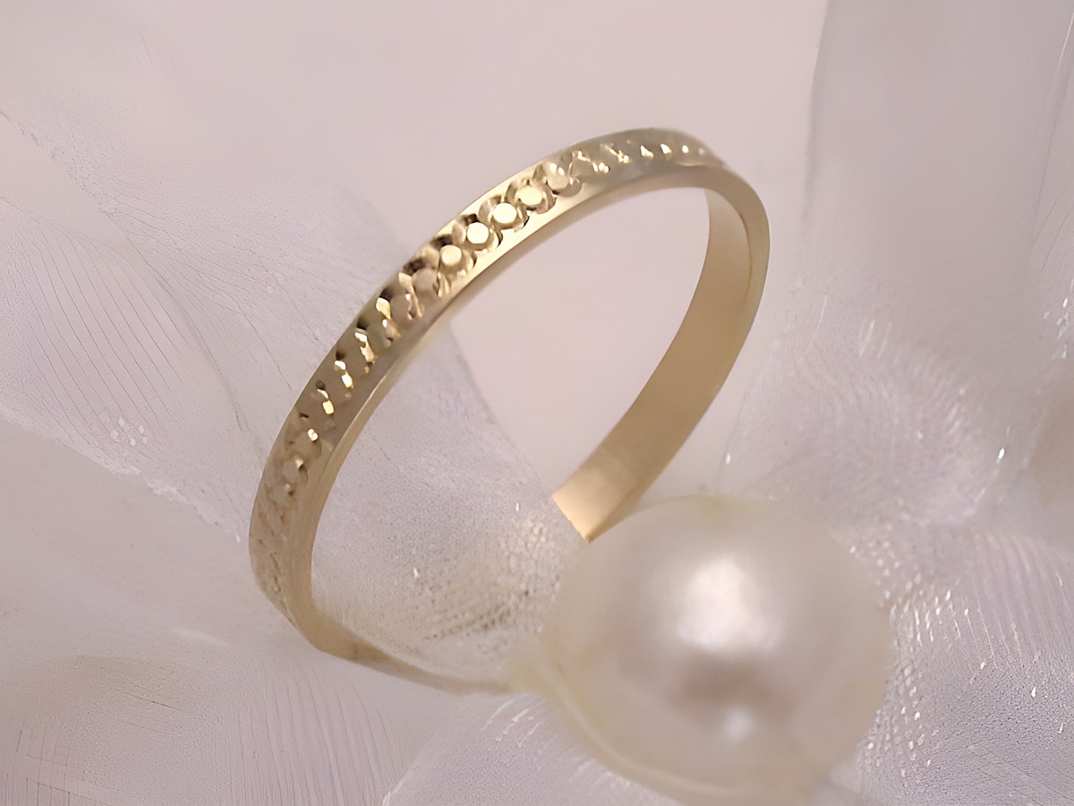 Freundschaftsring CIRCLE aus Gold auf Silber in Größe 56/17,8 von Juwelier Harnisch, filigrane Gestaltung mit dekorativem Muster auf der Oberfläche. Ein elegantes Schmuckstück.
