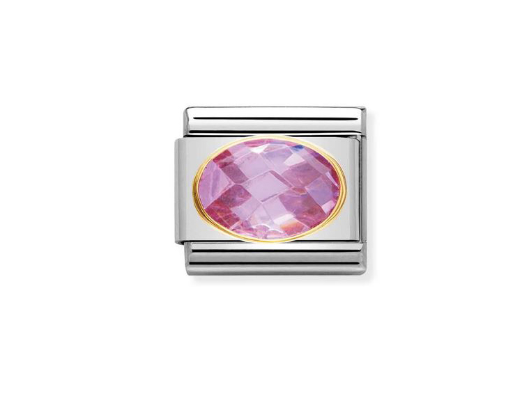 Zirkonia Facettiert in Rosa mit ovaler Form, umrandet von einem goldenen Ring, platziert auf einem silbernen Schmuckelement von Nomination, für kreative Schmuckgestaltung geeignet.