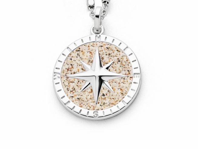 Sterling Silber Anhänger in rhodinierter Ausführung mit einem Kompassdesign, der mit feinem Strandsand gefüllt ist, ideal für maritime Schmuckliebhaber und als stilvolles Accessoire.