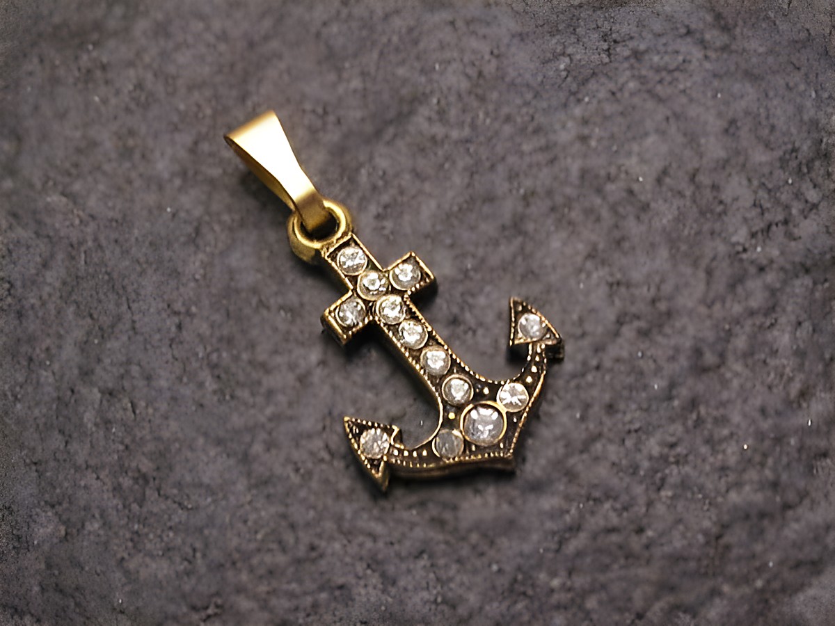 Weißer Strass Anhänger im sexy City Look in Form eines Ankers, hergestellt von Juwelier Harnisch, glitzernde Details und elegantes Design, ideal für jeden Anlass.