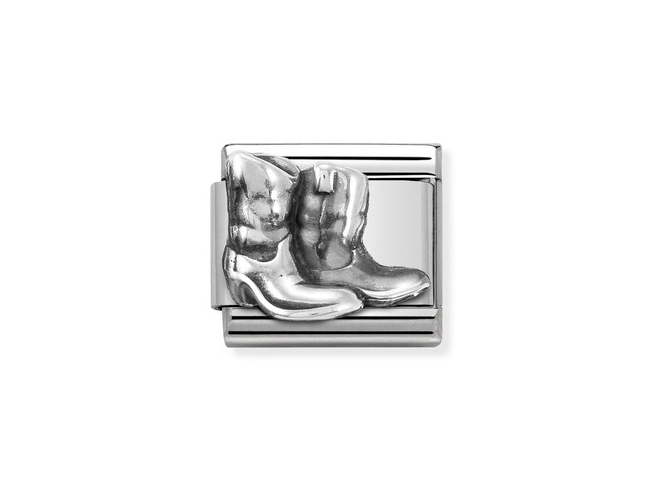 Sterling Silberverziert Element mit klassischem Reliefdesign von Stiefeln, das die Handwerkskunst und Details der Boots eindrucksvoll zur Geltung bringt, hergestellt von Nomination.