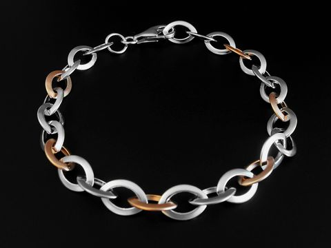 Armband Weitanker in Silber bicolor mit rosé vergoldeten, mattierten Elementen, Länge 19 cm, ohne Stein, Hersteller Juwelier Harnisch.